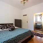 Aida And For Couples And Families Free Parking Apartment