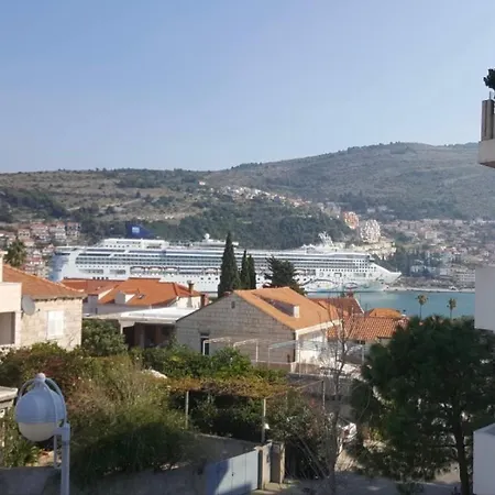 Aida And For Couples And Families Free Parking *