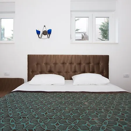 Aida And For Couples And Families Free Parking Apartment