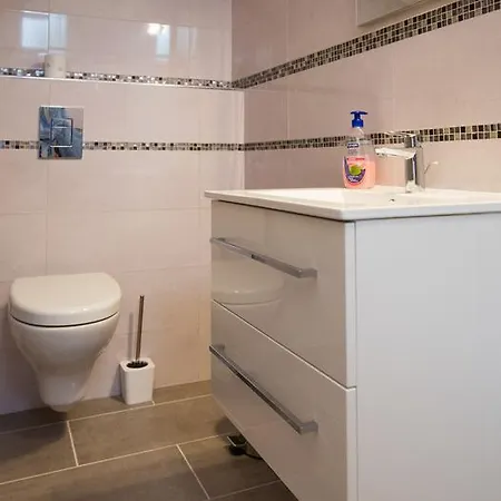 Apartment Aida And For Couples And Families Free Parking