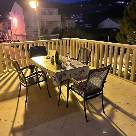 Lägenhet Aida And For Couples And Families Free Parking Dubrovnik