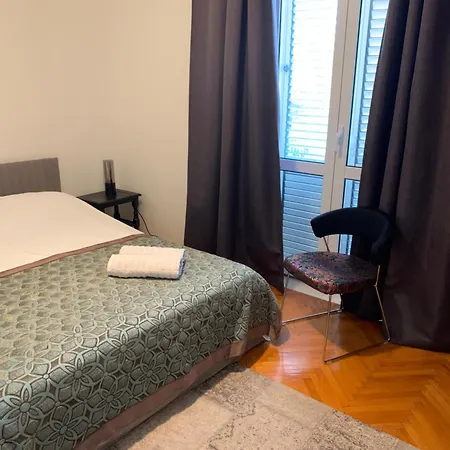 Aida And For Couples And Families Free Parking *