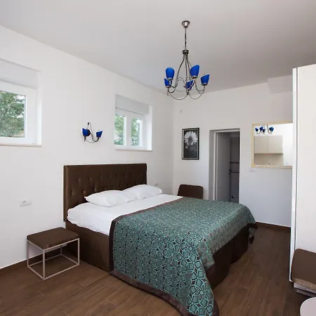 Aida And For Couples And Families Free Parking *