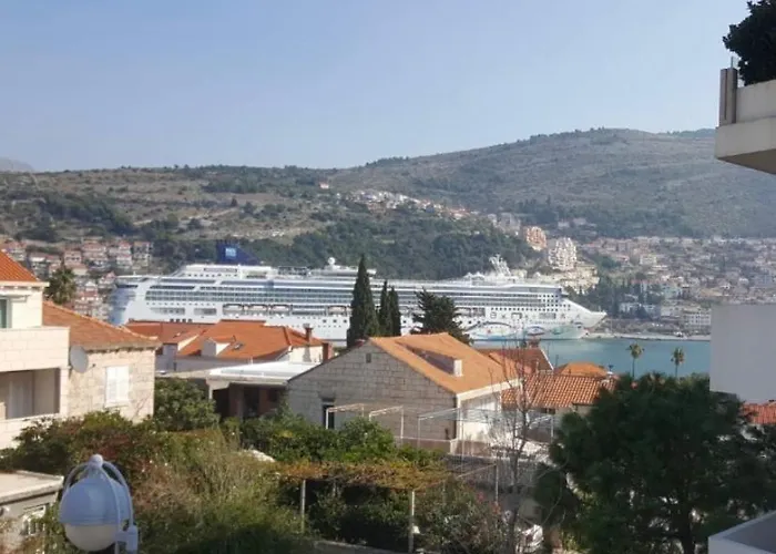 Aida And For Couples And Families Free Parking *