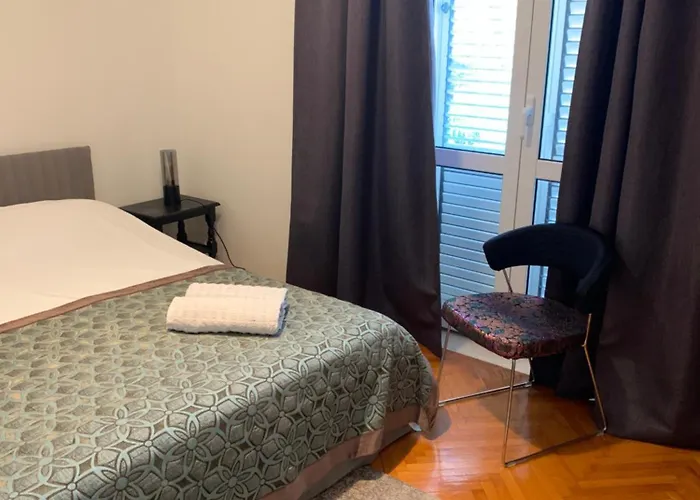 Aida And For Couples And Families Free Parking *