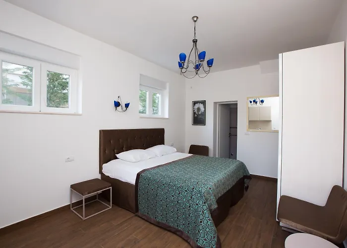 Aida And For Couples And Families Free Parking *