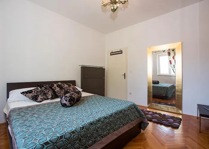 Aida And For Couples And Families Free Parking Apartment