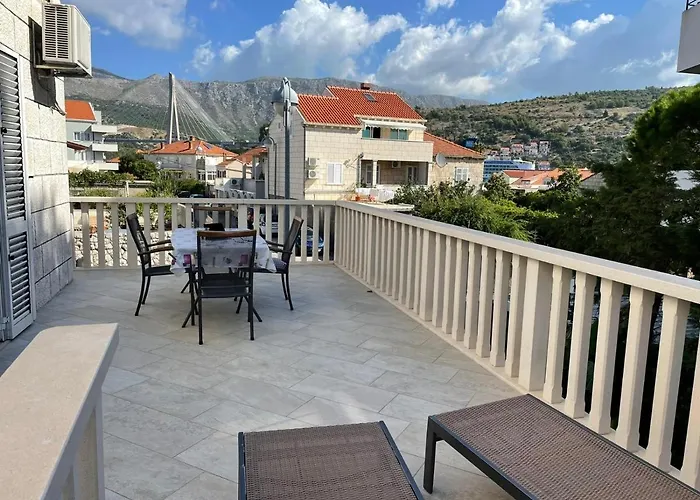 Aida And For Couples And Families Free Parking *