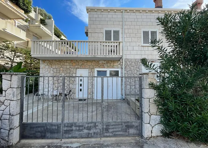 Aida And For Couples And Families Free Parking